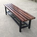 Banc de vestiaire avec grille chaussures intégrée – Bois massif & structure métal